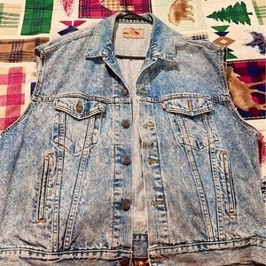 Vintage Levi’s jean jacket cut sleeve button down vest/jacket